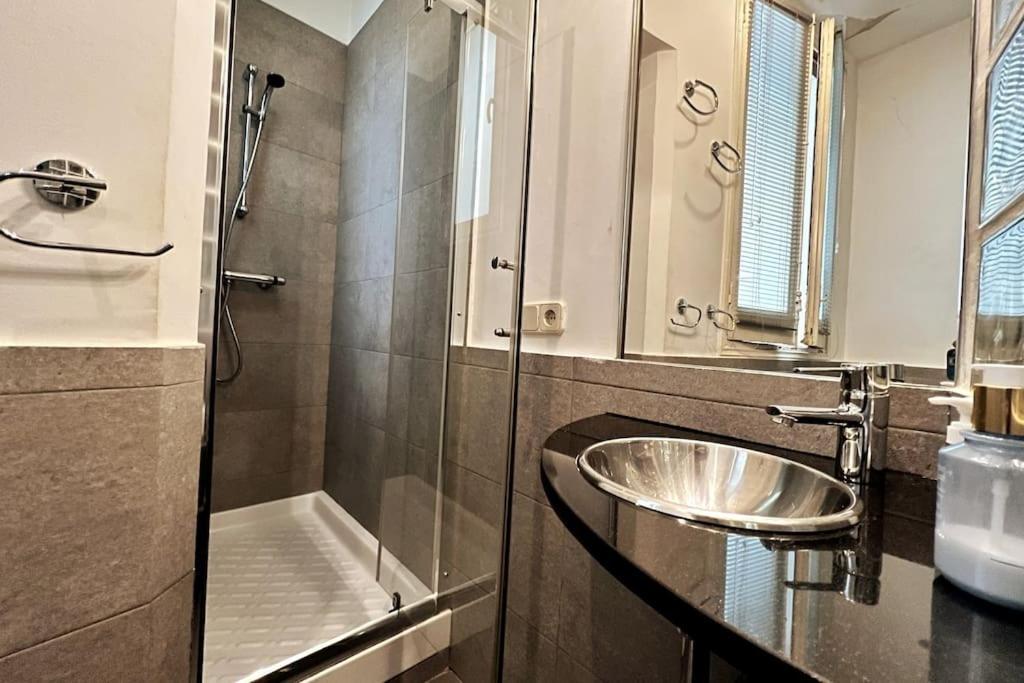 Alojamiento Entero Centro: Piso . Chueca Apartment Madrid Bagian luar foto